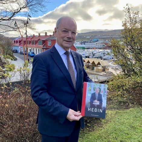 Heðin bókaframløgu í Sjónleikarhúsinum í morgin
