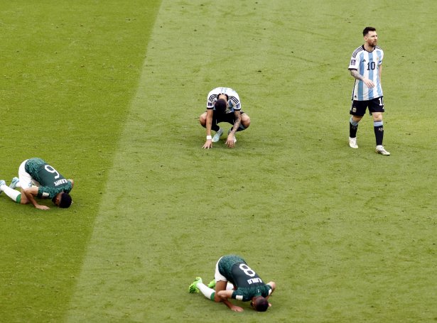 Eftir seinasta bríksl: Messi og Argentina spældu fyri tað mesta uttan hugflog og góðsku í dag (Mynd: EPA)