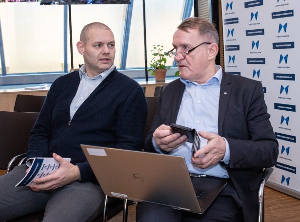 Rani A. Skaalum, floksstjórnarformaður í Miðflokkinum, her saman við Jenisi av Rana, fyrrverandi floksformanni (Savnsmynd: Sverri Egholm)