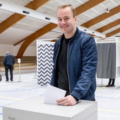 Ólavsøkuprát við løgmann á FM1 seinnapartin