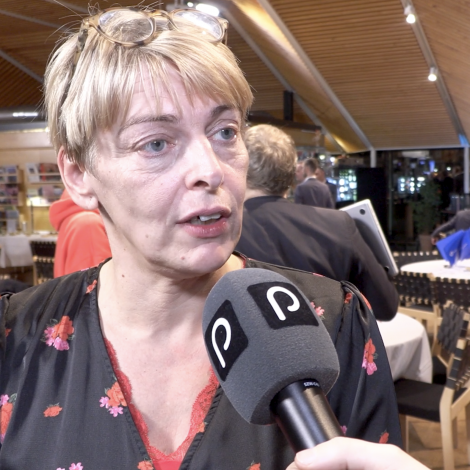 Video: Tordi ikki at hyggja í telefonina