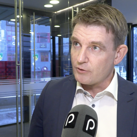 Video: Aksel víst á seg sjálvan