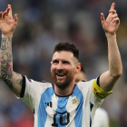 Lionel Messi skoraði sítt HM-mál nummar ellivu, og tað er argentinskt met. Hann legði eisini upp til 3-0 máli í stórum stíli (Mynd: EPA)