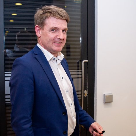 Samgonguskjal og tingfundur fyrrapart - móttøka fyri landsstýrinum seinnapart