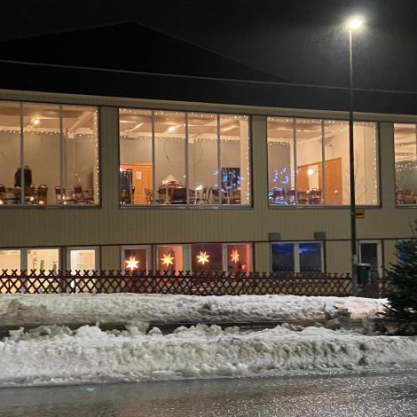 Fleiri fólk enn vanligt verða til jólaaftanshald í KFUM í Klaksvík í morgin