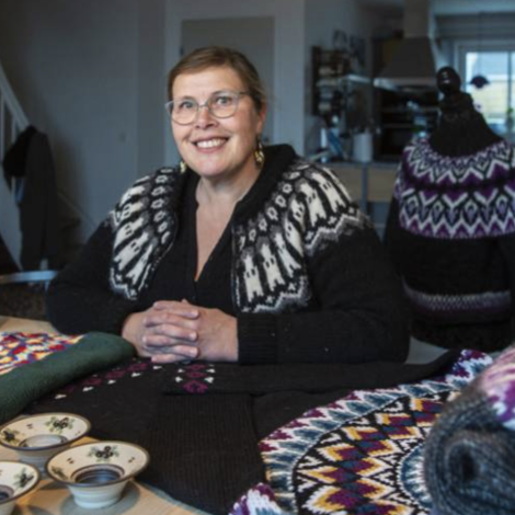 Føroyska omman lærdi hana at binda