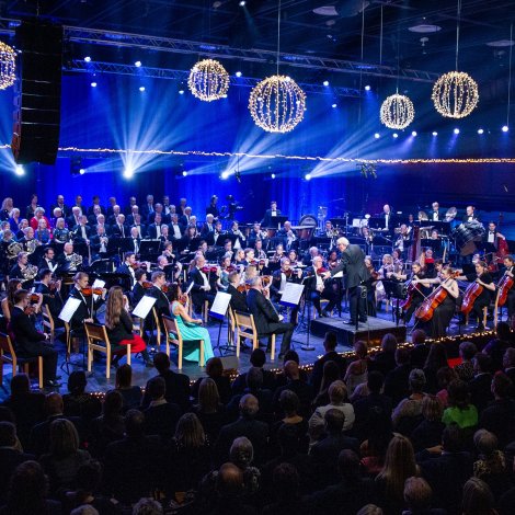 2400 áhoyrarar til Marius Ziska og Symfoniorkestrið