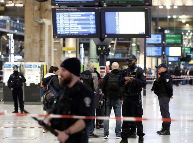 Løgreglufólk á Gare du Nord (Mynd: Reuters)