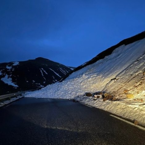 Landsvegurin í Kollfjarðadali er stongdur