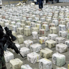 Kolumbia: Løgdu hald á 671 tons av kokaini í fjør