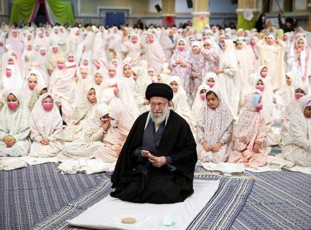 Ayatollah Ali Khamenei (Mynd: EPA)