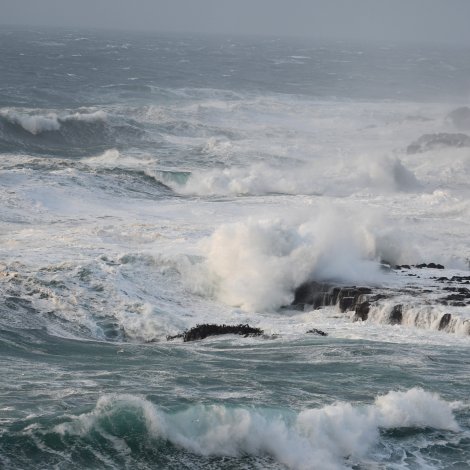 Tað er stormávaring fyri Ytrabanka, Munkagrunnin, Fugloyarbanka og Íslandsryggin.