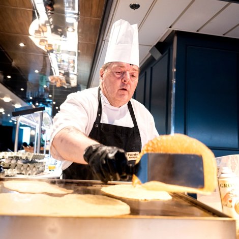 Martin bakað eina millión pannukøkur á Norrønu