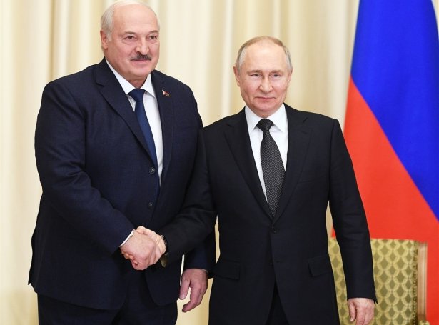Hvítarussiski forsetin, Aleksandr Lukasjeno og russiski forsetin, Vladimir Putin (Mynd: EPA)