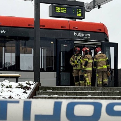 Býbanin í Bergen rendi inn í vegg
