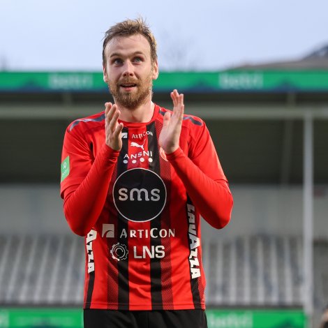 Fyri lítlari løtu síðani staðfesti Heðin Hansen, at ósemjan - sum serliga stakk seg upp í Kroatia - er loyst. Magnus Holm Jacobsen verður tó ikki til Betri-venjing í kvøld (Savnsmynd: Sverri Egholm)