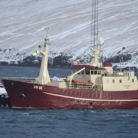 Túgvusteinur landar í morgin í Havn