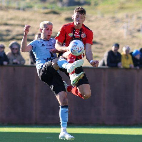 HB er favorittur á heimavølli og við støðuni í hópinum, men enn ein tøtt uppgerð er í væntu millum Víking og HB (Mynd: Sverri Egholm)