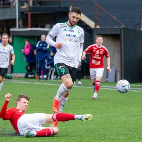 Uros Stojanov skoraði aftur móti felagnum, ið fekk hann til Føroyar. ÍF tapti 0-2 fyri 07 Vestur í Fuglafirði (Savnsmynd: Sverri Egholm)