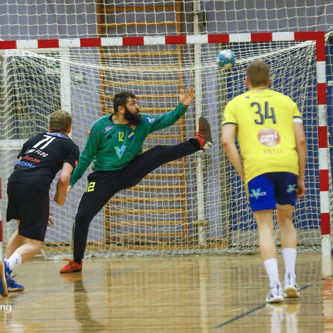 Bogi Hansen (nr. 71) skoraði sjey mál í kvøld. VÍF hevur nú tapt tvær finalur á rað og skal vinna tvær á rað fyri at gerast føroyameistari (Mynd: Jens Kr. Vang)