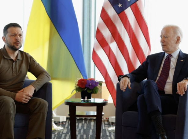 Ukrainski forsetin, Volodymyr Zelenskyj og amerikanski forsetin, Joe Biden í Hiroshima (Mynd: Reuters)