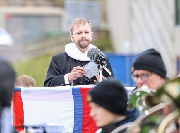 Í fyrstu atløgu verður byrjað spakuliga í tættari samvinnu við Bláa Kross Føroya og Soli Deo Gloria í Klaksvík. Sverri Steinhólm byrjar í tænastuni 1. september (Mynd: Sverri Egholm)