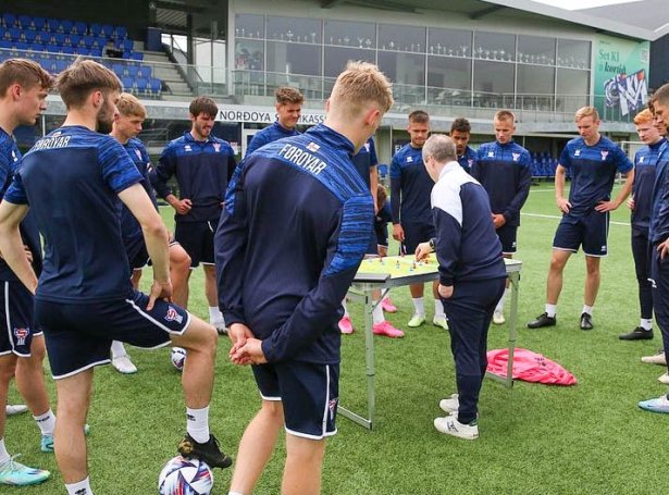 Føroyska U21-liðið hevur fyrireikað seg væl til uppgávuna móti Andorra - Mynd: Oliver Joensen / Norðlýsið