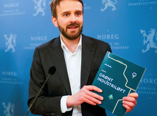 Norski vinnumálaráðharrin Jan Christian Vestre við nýggjum tilskotspakka, nevndur 