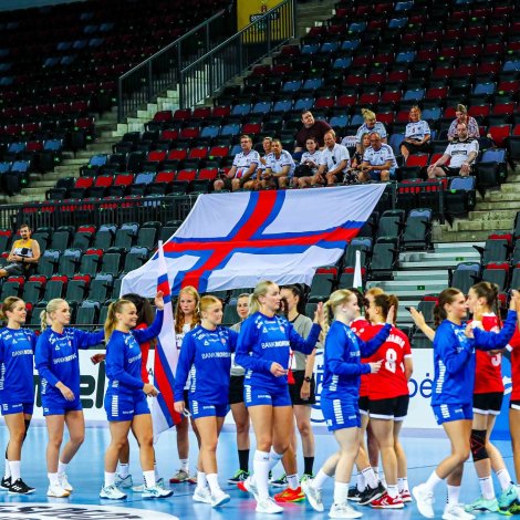 Føroyar vunnu við 18 málum á Turkalandi í dag. Hálvfinaluplássið í European Championship er harvið í hús (Mynd: EHF)