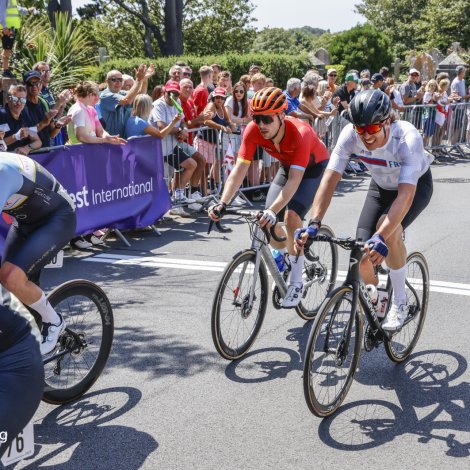 Torkil Veyhe stríðist fyri at fylgja við í brekkuni (Mynd: Jens Kr. Vang)
