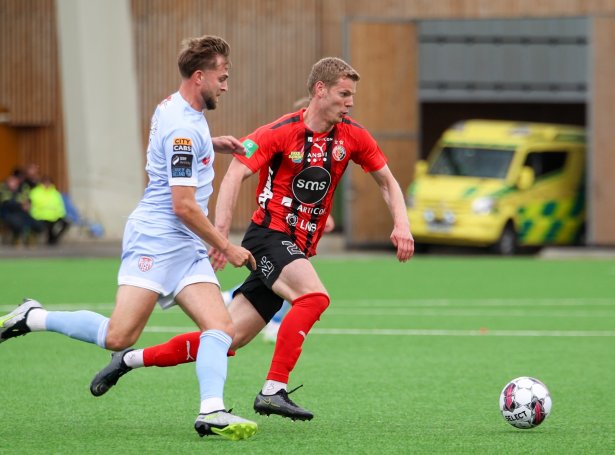 Í fjør spældi HB tveir tættar dystir móti Derry City, ið írar samanlagt vunnu 1-0. Sannlíkindini eru stór fyri, at mótsstøðan verður væl harðari í ár í Conference League, nú liðið byrjar í 2. umfari (Savnsmynd: Sverri Egholm)