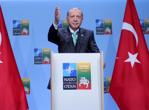 Turkiski forsetin, Recep Tayyip Erdogan á tíðindafundi í Vilnius (Mynd: EPA)