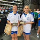 Bjørk Franksdóttir Joensen og Karin Egholm úr ávikavist Neistanum og H71. Báðar kasta við vinstra armi (Mynd: EHF)