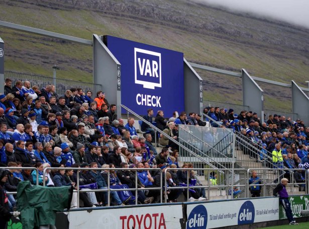 VAR er krav í 1. umfari í Champions League, og Kringvarpið framleiðir og sýnir kvøldsins dyst í Klaksvík (Savnsmynd: Sverri Egholm)