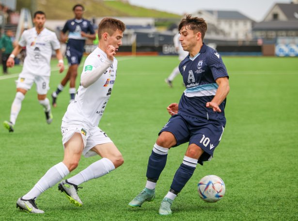 Símun Sólheim og liðfelagirnir vunnu 2-1 á Haverfordwest í fyrra dystinum. Hóskvøldið klokkan 19.45 spælir liðið seinna dystin í Wales (Mynd: Sverri Egholm)