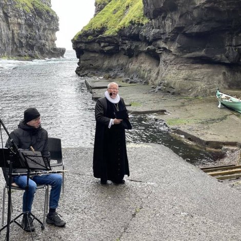 Gudstænasta í gjónni við Gjógv við góðum tónleiki