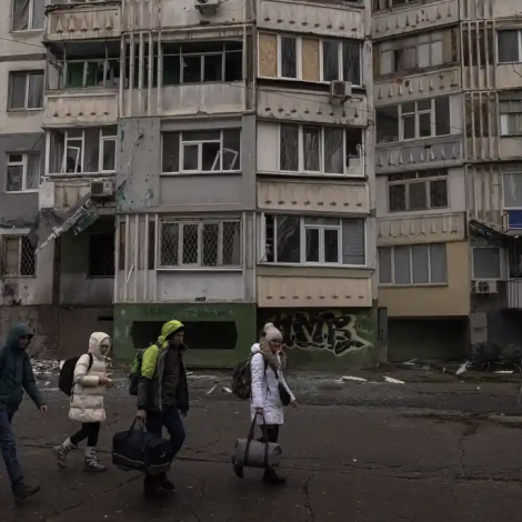 Ukraina: Sjey fólk deyð í russiskum rakettálopi