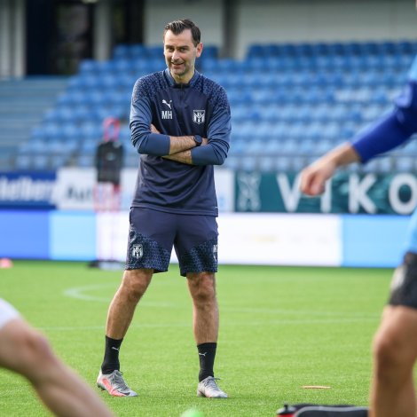Magne Hoseth, her til KÍ-venjing í Molde undan Champions League-dysti í 2023. Nú stendur Hoseth aftur á odda fyri einum liði (Savnsmynd: Sverri Egholm)