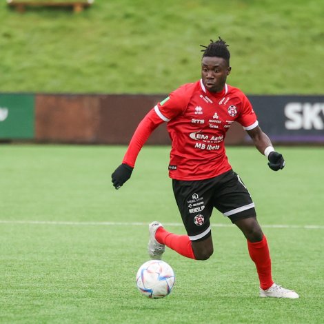 Boubaar Dabo, her sum B68-spælari í Gundadali, har skjóti vongurin úr Senegal eftir øllum at døma skal hava heimavøll skjótt (Savnsmynd: Sverri Egholm)