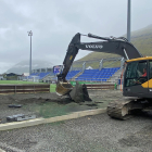 Arbeiðið at víðka stadionøkið í Klaksvík er byrjað