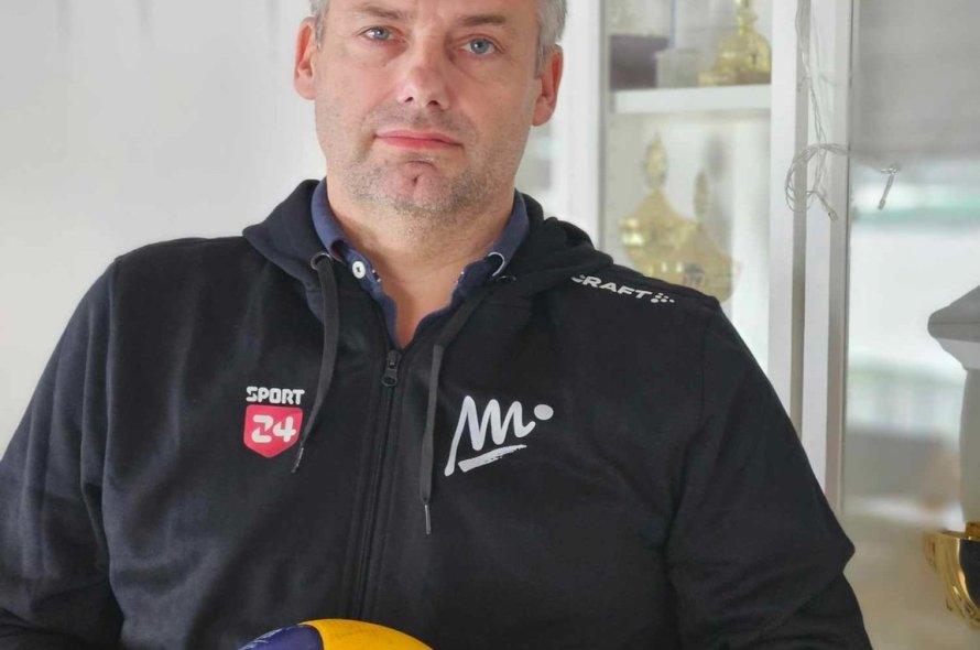 Roysni.fo | John Syderbø nýggjur venjari hjá Mjølni