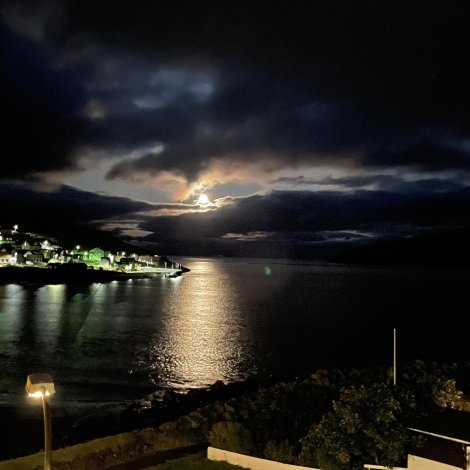 Seint í gjárkvøldið