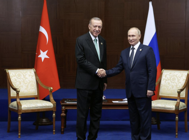 Erdogan og Putin í Kasakstan í oktober 2022 (Mynd: Reuters)