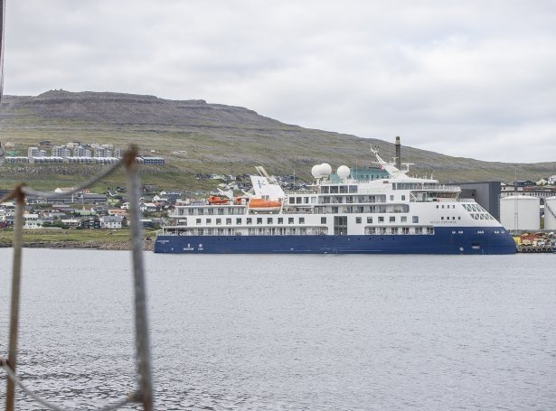 Ocean Explorer er bygdur í 2021 og hevur vitjað í Føroyum (Savnsmynd: Sverri Egholm)