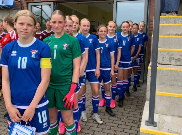 Síðst í august mánað luttóku U15-genturnar í Baltic Cup í Litava. Seinni í hesum mánaðinum gongur leiðin til Albania, har UEFA menningarkapping er á skránni (Mynd: Bára Joensen)