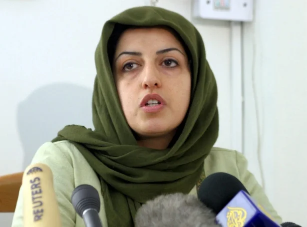 Narges Mohammadi á mannarættindaráðstevnu í Teheran - januar 2005 (Mynd: EPA)