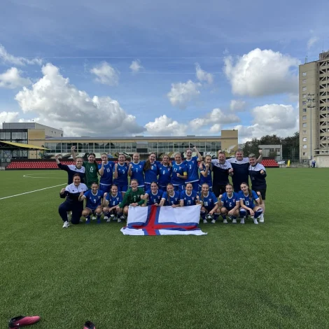 Í aðrari undankapping í vár stóð U19-landsliðið við kvinnum seg ógvuliga væl og vann sín bólk. Nú snýr tað seg um A-deildina (Mynd: Fótbóltssamband Føroya)