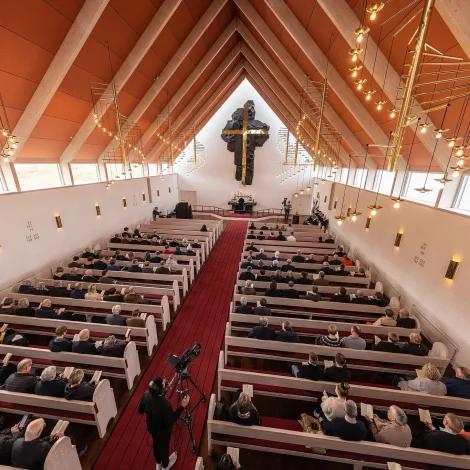 Nýggj kunngerð ásetur greið mørk fyri samsýning og løn í fólkakirkjuni