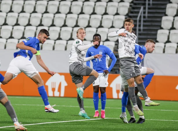 KÍ vann seinasta heimadystin í Conference League (3-0). Nú vitjar Slovan Bratislava til lykladyst í bólki A (Mynd: Sverri Egholm)
