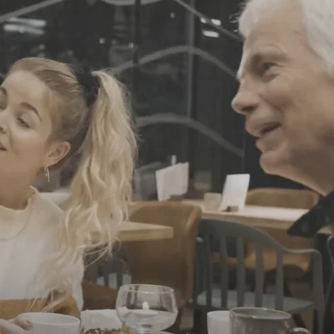 Steintór við nýggjum sangi um kaffi